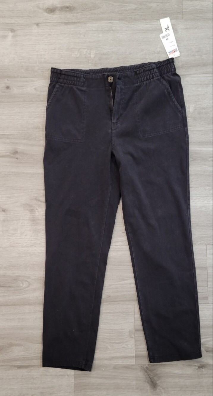 Women’s Elastic Waist Slim Straight Pants. Black
